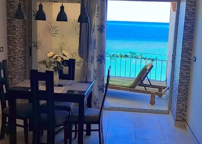 Evi's Infinity Sea View Daire